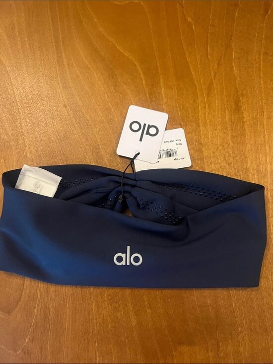 ALO Yoga Accessories - ALO Yoga Navy Performance Conquer Headband NWT